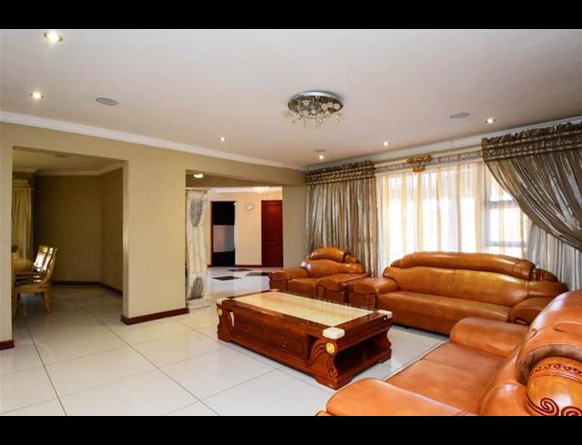 6 BEDROOM CLUSTER FOR SALE IN SUMMERSET